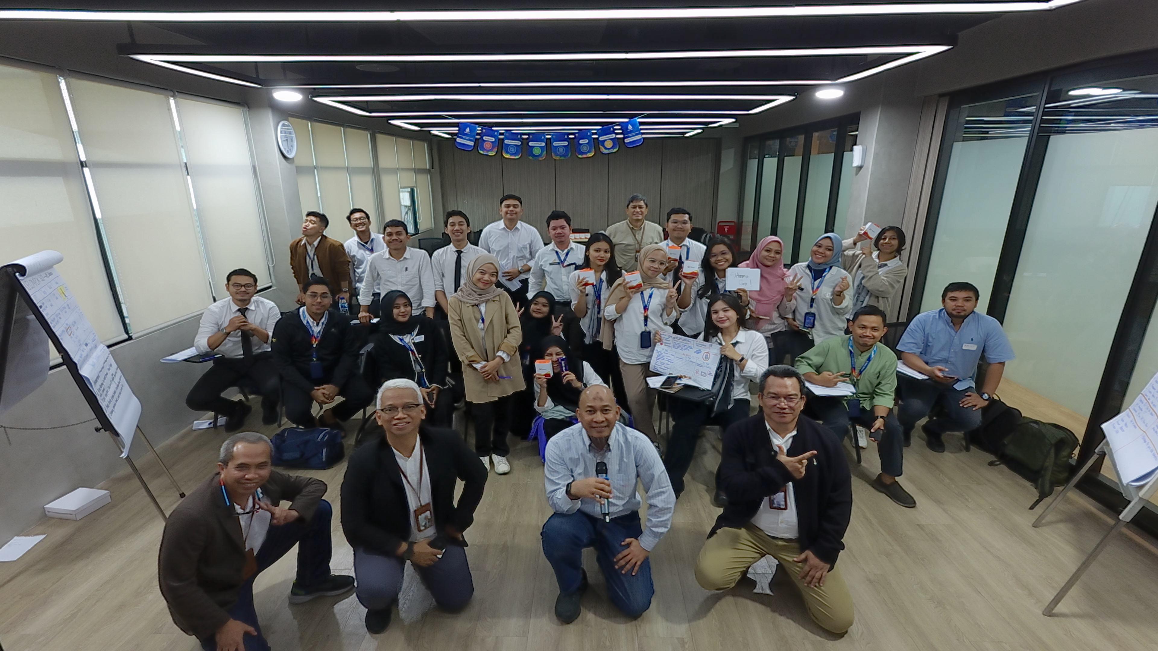 Foto bersama dengan peserta Pelatihan Coaching for Performance PAM JAYA Batch 2 - 2025